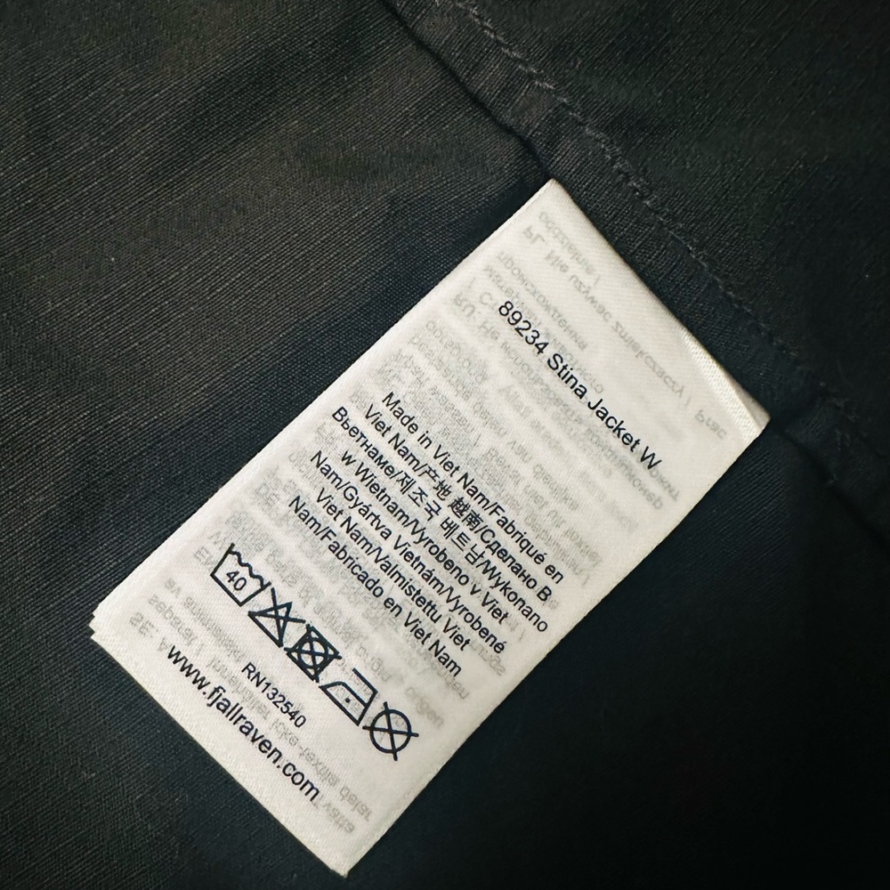 Fjällräven Black Stina Jacket NWOT Women’s Medium - Picture 14 of 16
